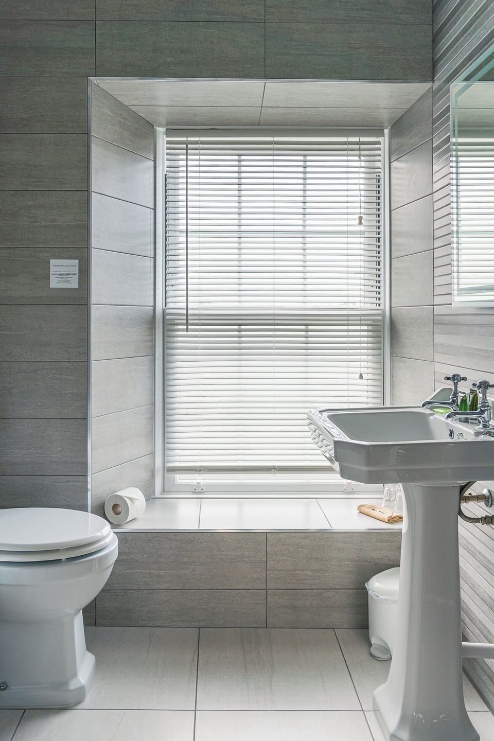 Standard Double Room (Room 2 1st Floor) | Bathroom | Free toiletries, hair dryer, towels