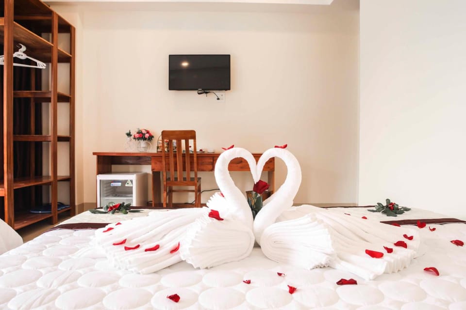 Desk, WiFi (free), bed sheets