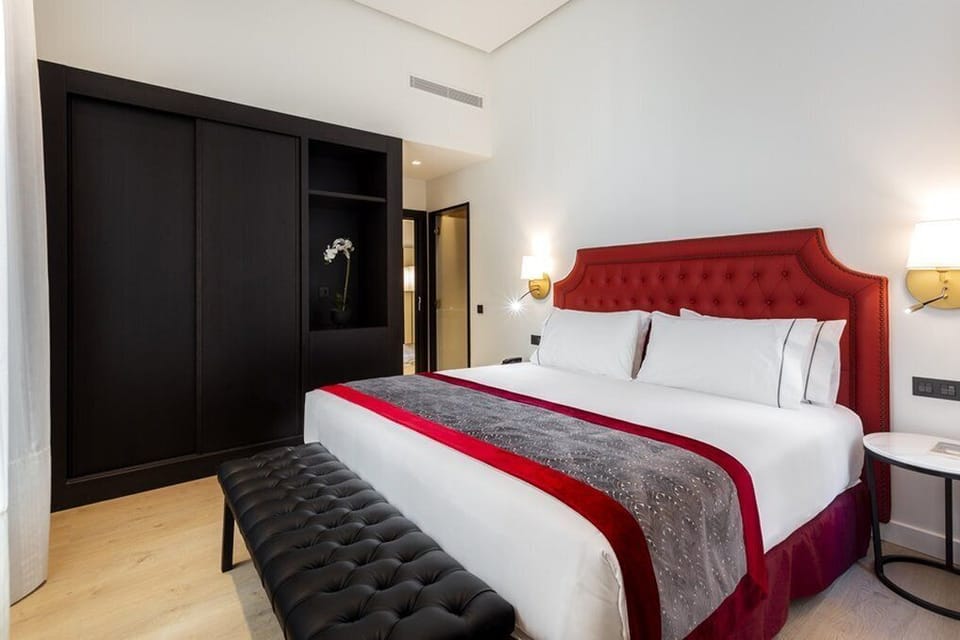 Junior Room | 1 bedroom, down comforters, minibar, in-room safe