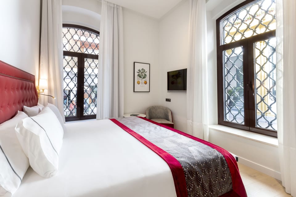 Junior Room | 1 bedroom, down comforters, minibar, in-room safe