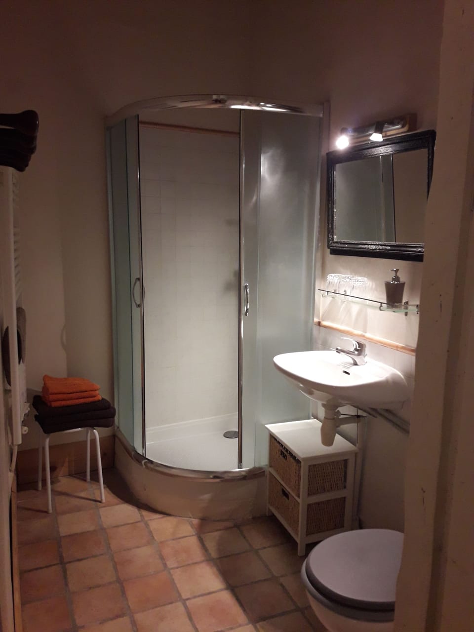 Room (Catherine ) | Desk, soundproofing, iron/ironing board, free WiFi