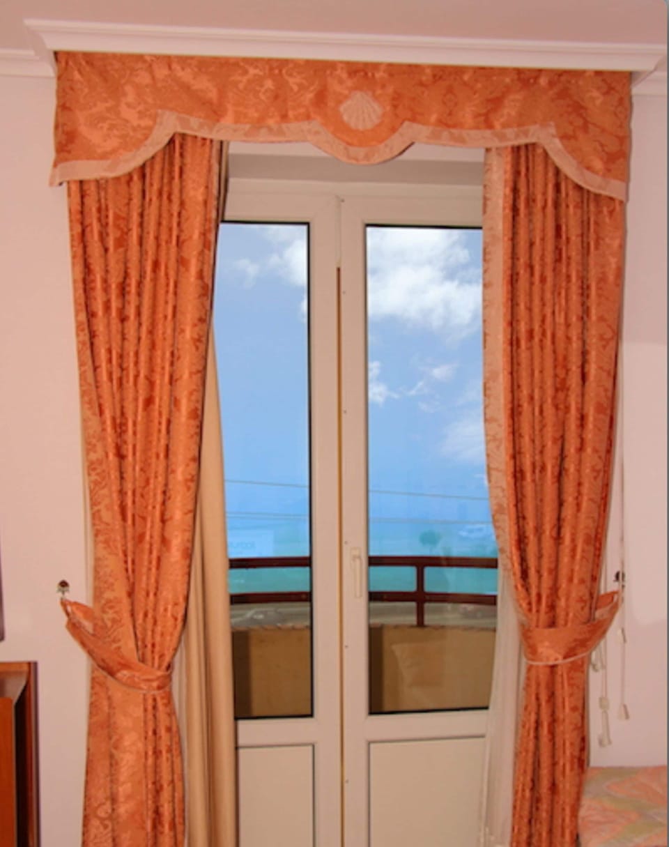 Triple Room | Desk, laptop workspace, blackout drapes, free WiFi