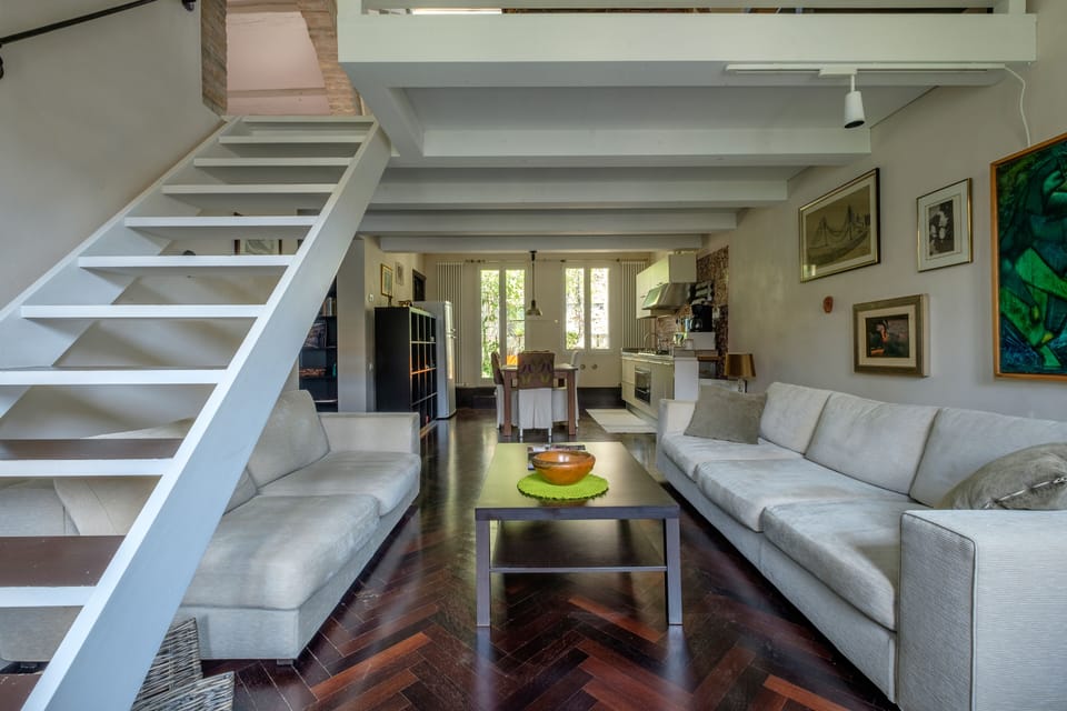 Apartment, 2 Bedrooms | Staircase