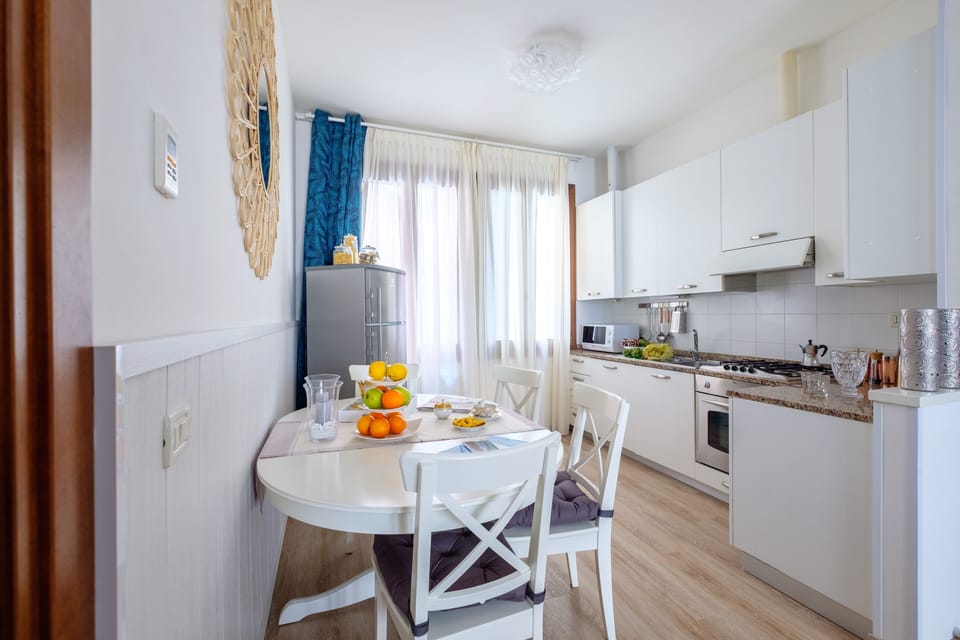 Apartment, 3 Bedrooms, 2 Bathrooms | Private kitchen | Full-size fridge, microwave, oven, stovetop