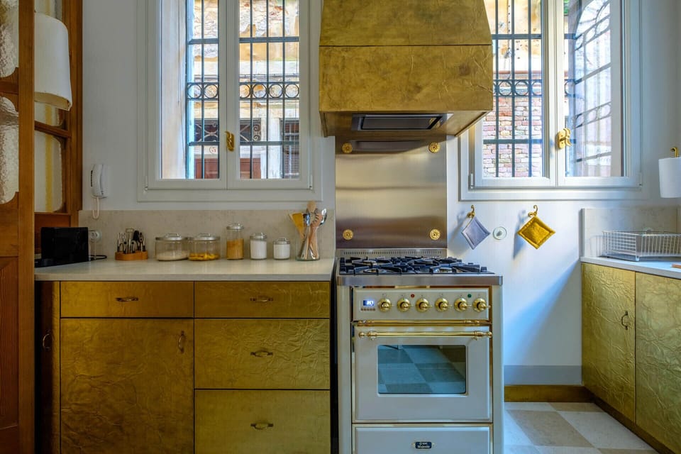 Apartment, 1 Bedroom | Private kitchen | Full-size fridge, microwave, oven, stovetop