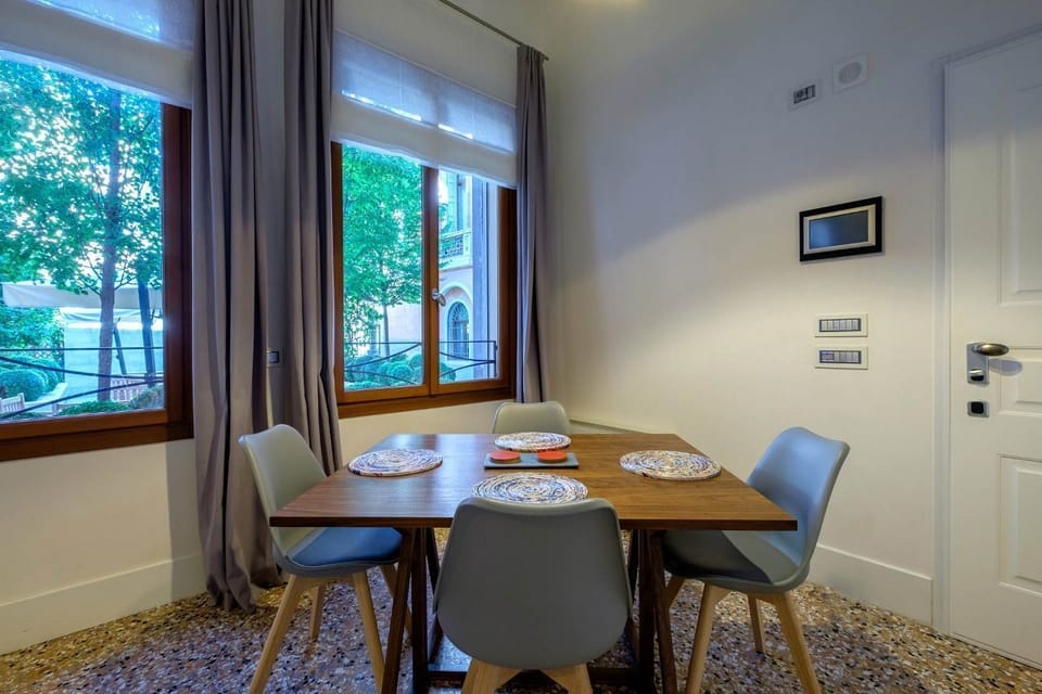 Apartment, 2 Bedrooms | In-room dining