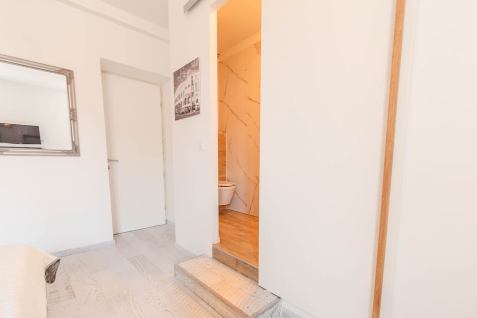 City Studio Suite | Desk, iron/ironing board, free WiFi, bed sheets