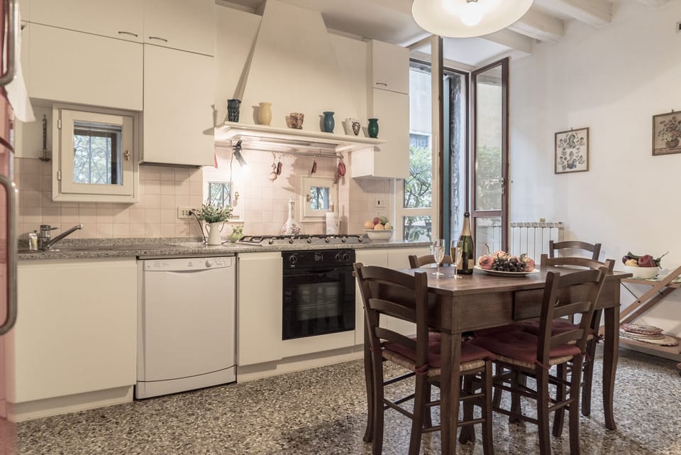 Apartment, 3 Bedrooms, Terrace | Private kitchen | Full-size fridge, microwave, oven, stovetop