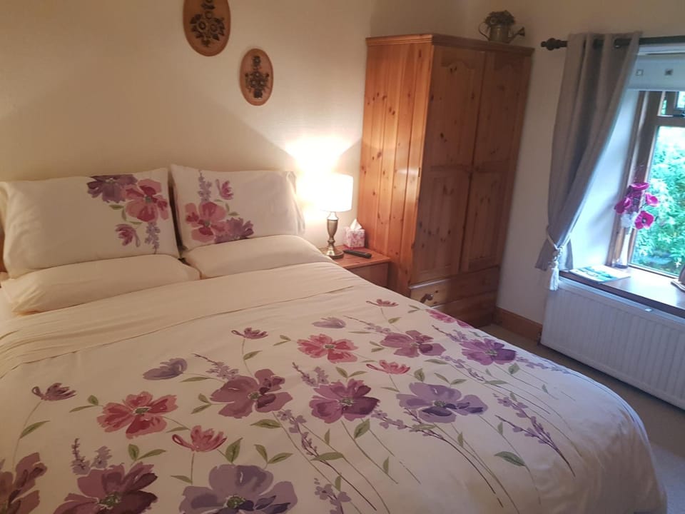 Iron/ironing board, rollaway beds, free WiFi, bed sheets