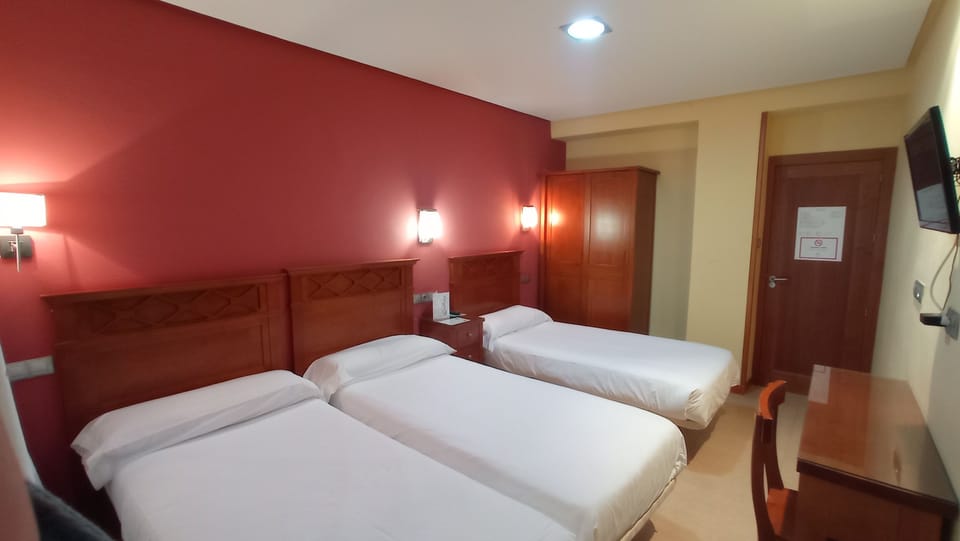 Triple Room, 3 Twin Beds, Balcony | Desk, blackout drapes, free WiFi, bed sheets