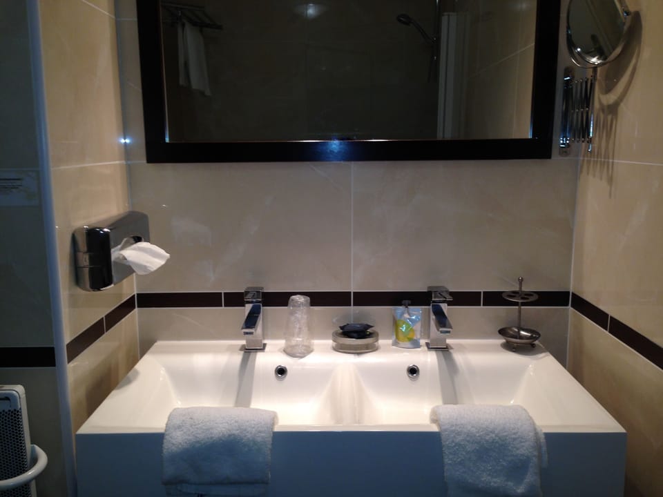 Junior Suite | Bathroom sink