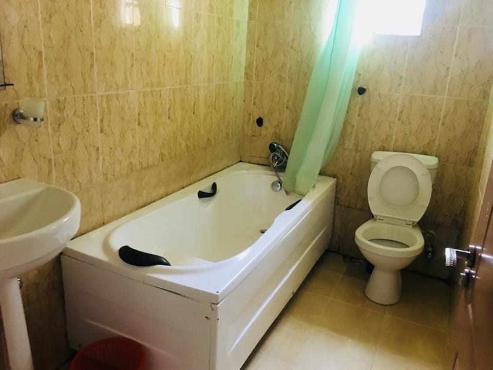 Royal Room | Bathroom | Combined shower/tub, deep soaking tub, rainfall showerhead