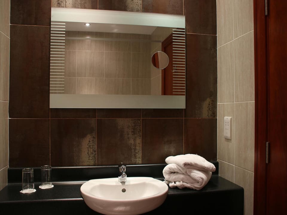 Combined shower/tub, hair dryer, towels, soap