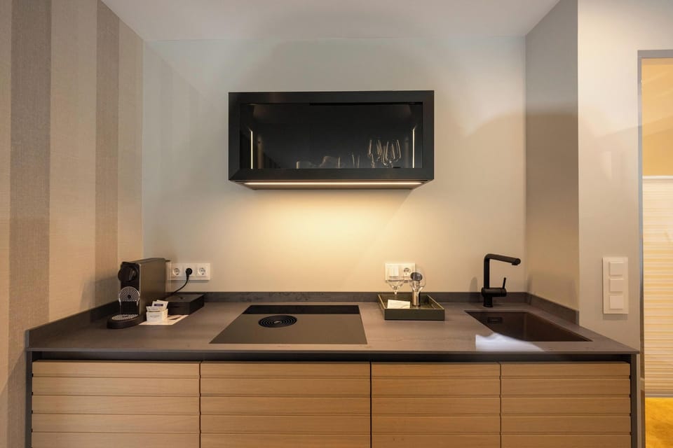 Suite, Patio | Private kitchen | Highchair