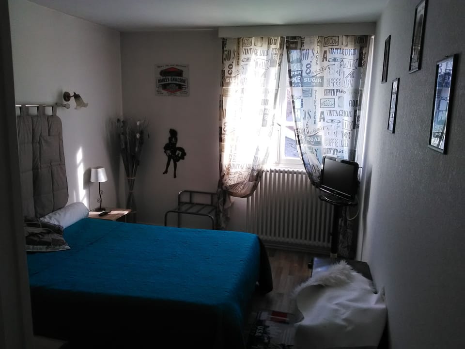 Double Room | Individually decorated, individually furnished, blackout drapes