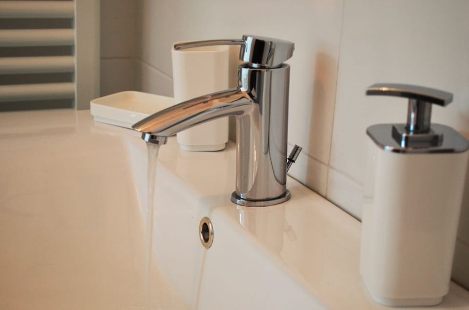 Bathroom sink