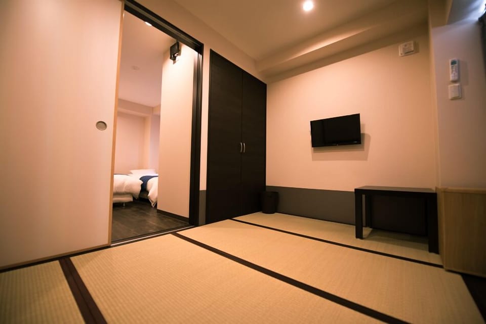 Blackout drapes, free WiFi, bed sheets