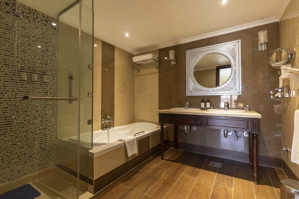 Royal Suite, Sea View (Posh Club) | Bathroom | Free toiletries, hair dryer, towels, soap