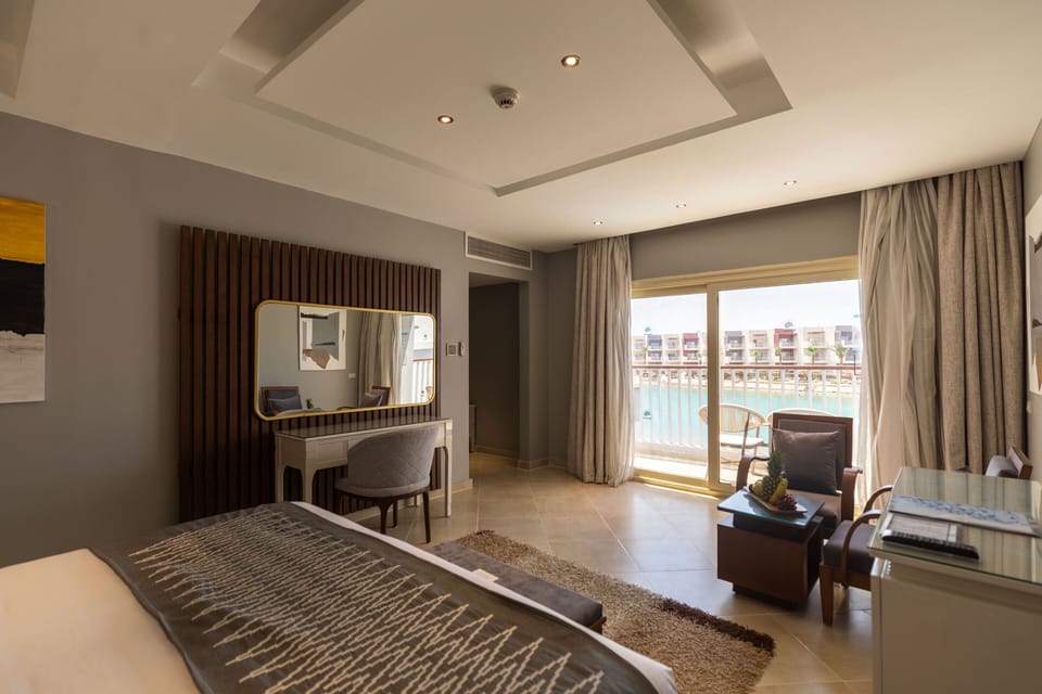 Jacuzzi Suite, Sea view (Posh Club) | Free minibar, in-room safe, individually decorated