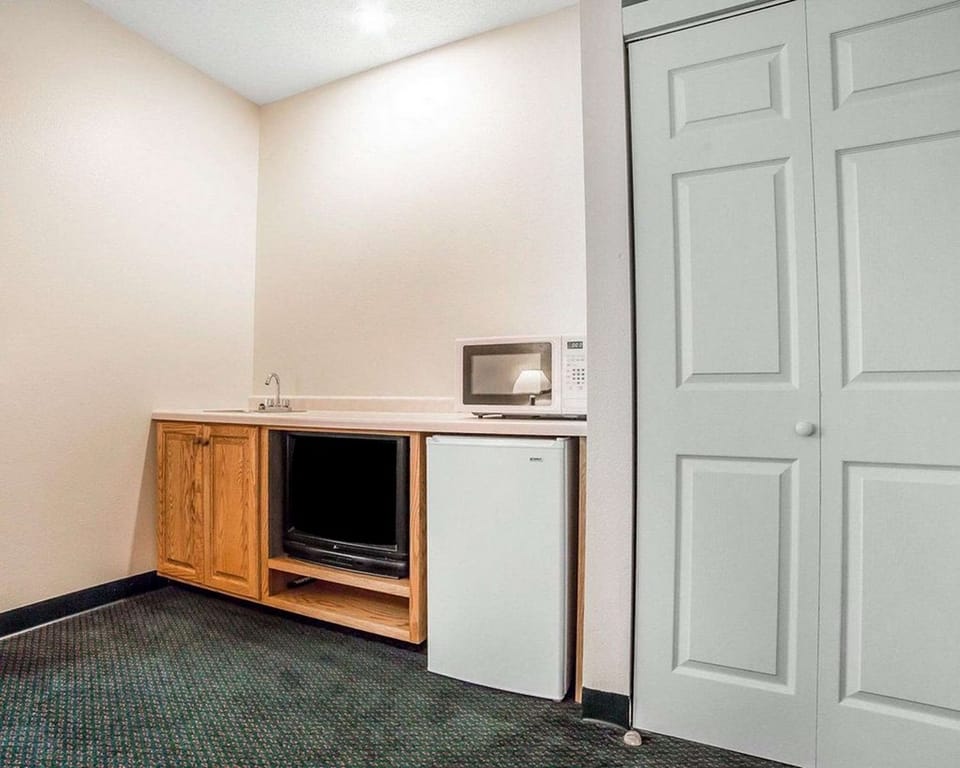 Desk, WiFi (free), alarm clocks, bed sheets