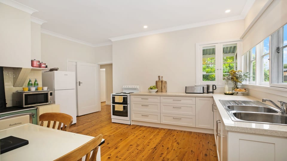 Canary Cottage | Kitchen | Dishwasher | Microwave  Oven
