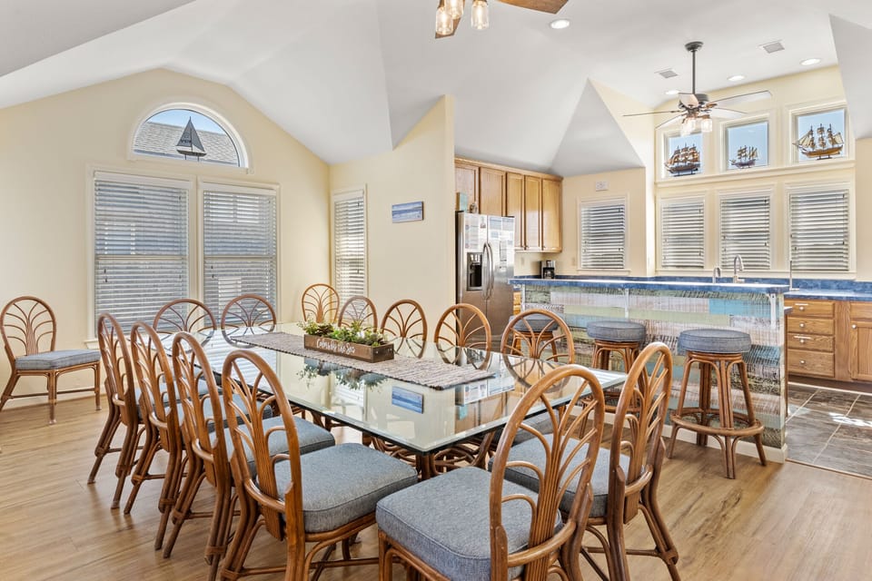 JR4309: Azure Dreams l Top Level Dining Area