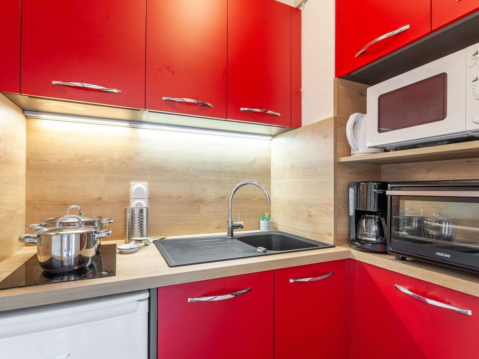 Cabinetry, Kitchen Sink, Countertop, Property, Sink, Tap, Kitchen, Home Appliance, Kitchen Appliance, Interior Design