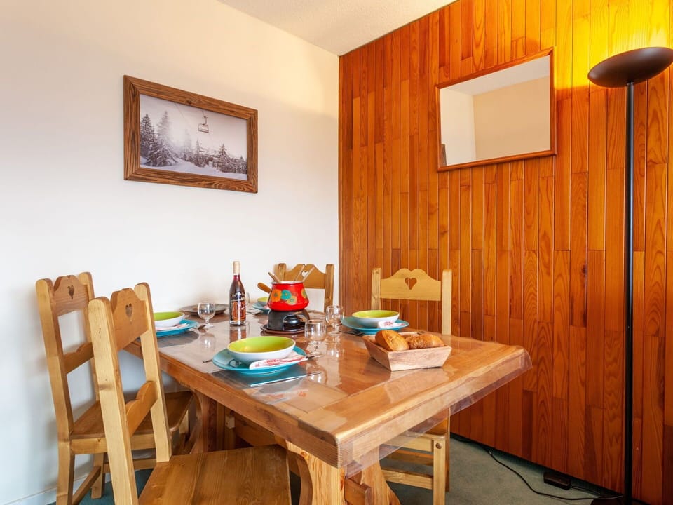 Table, Furniture, Property, Building, Wood, Interior Design, Chair, Wall, Floor, Wood Stain