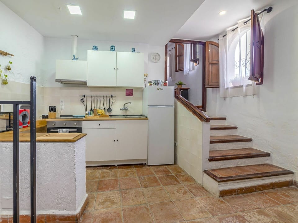Cabinetry, Property, Countertop, Wood, Lighting, Kitchen Stove, Kitchen Appliance, Interior Design, Floor, Kitchen