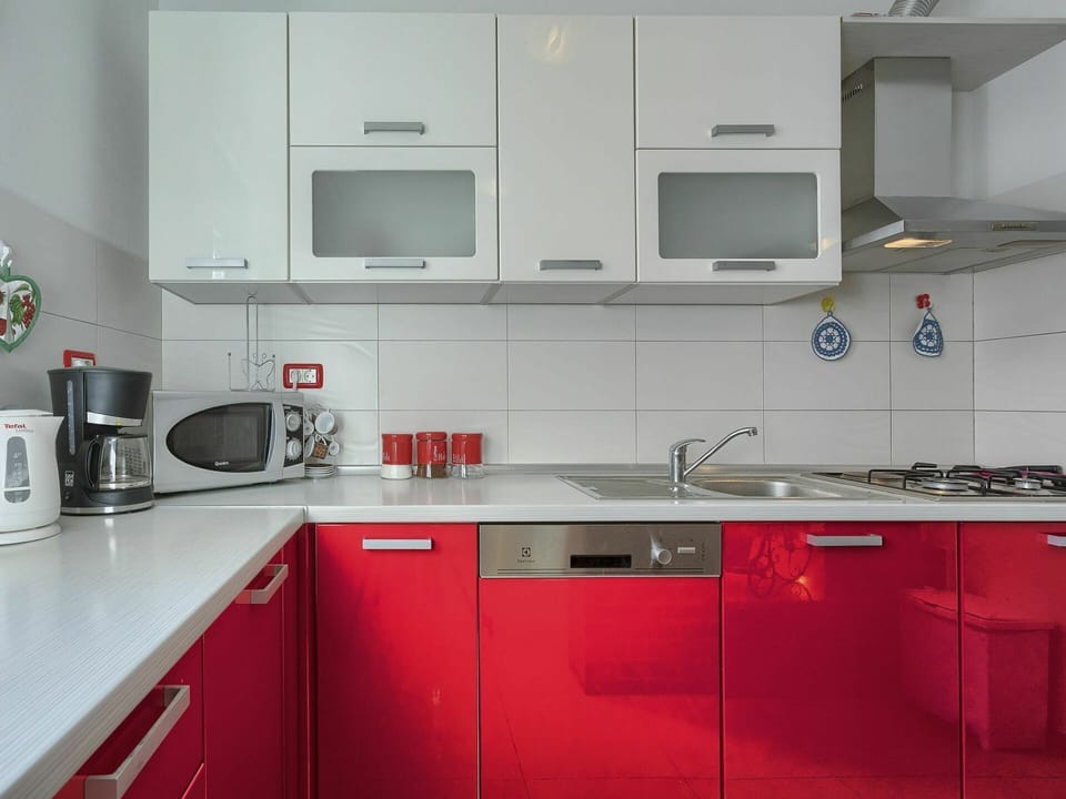 Kitchen Sink, Cabinetry, Tap, Property, Sink, Countertop, White, Product, Kitchen Stove, Kitchen Appliance