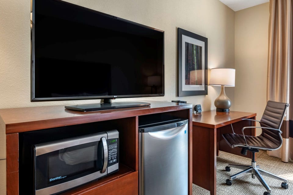 Premium bedding, down comforters, desk, laptop workspace