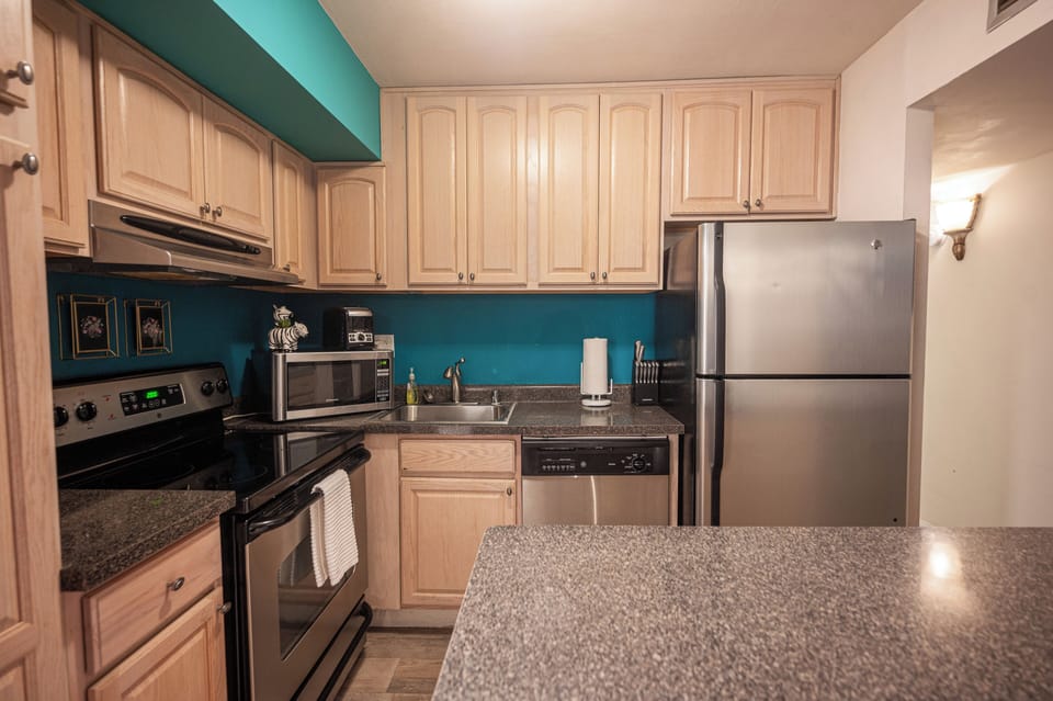 Superior Apartment, Multiple Beds, Non Smoking | Private kitchen | Full-size fridge, microwave, oven, stovetop