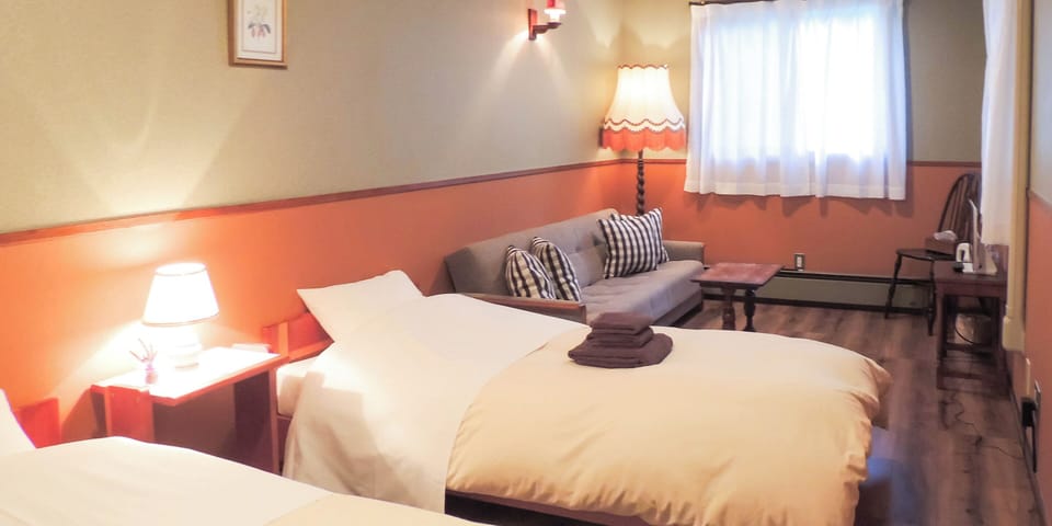 Western Twin Room with Bathroom | Free WiFi