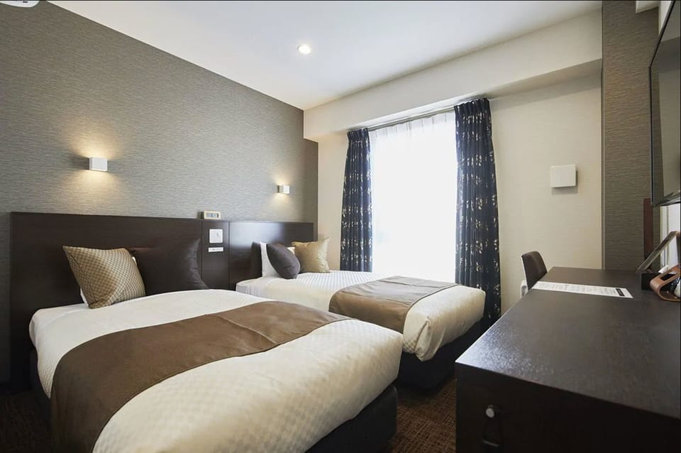 Twin Room | In-room safe, WiFi (free), bed sheets