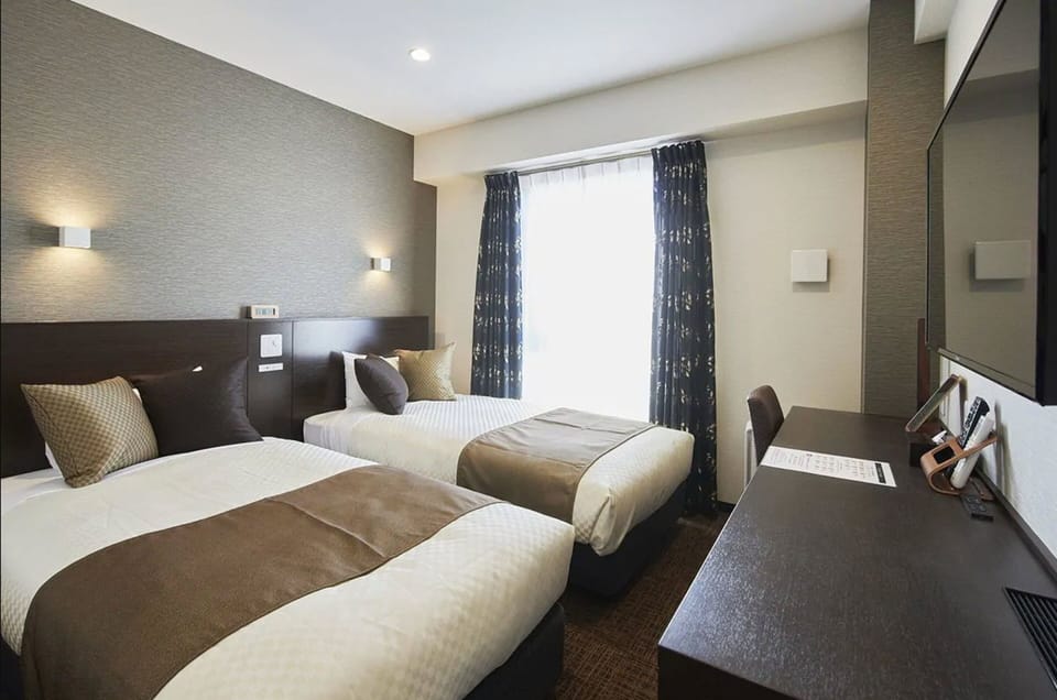 Twin Room | In-room safe, WiFi (free), bed sheets
