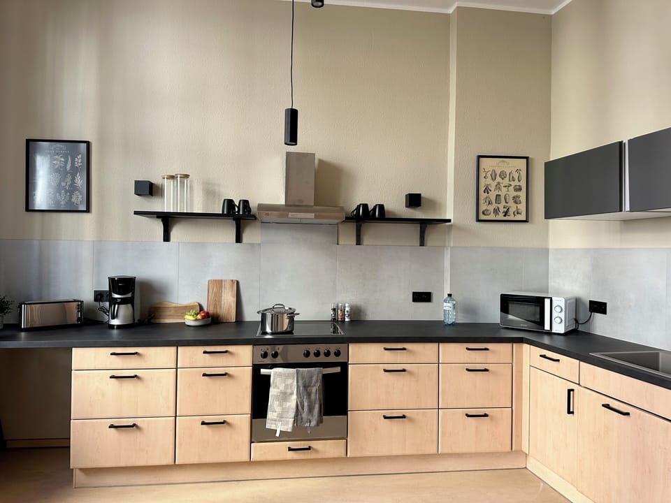 Mini-fridge, microwave, oven, stovetop