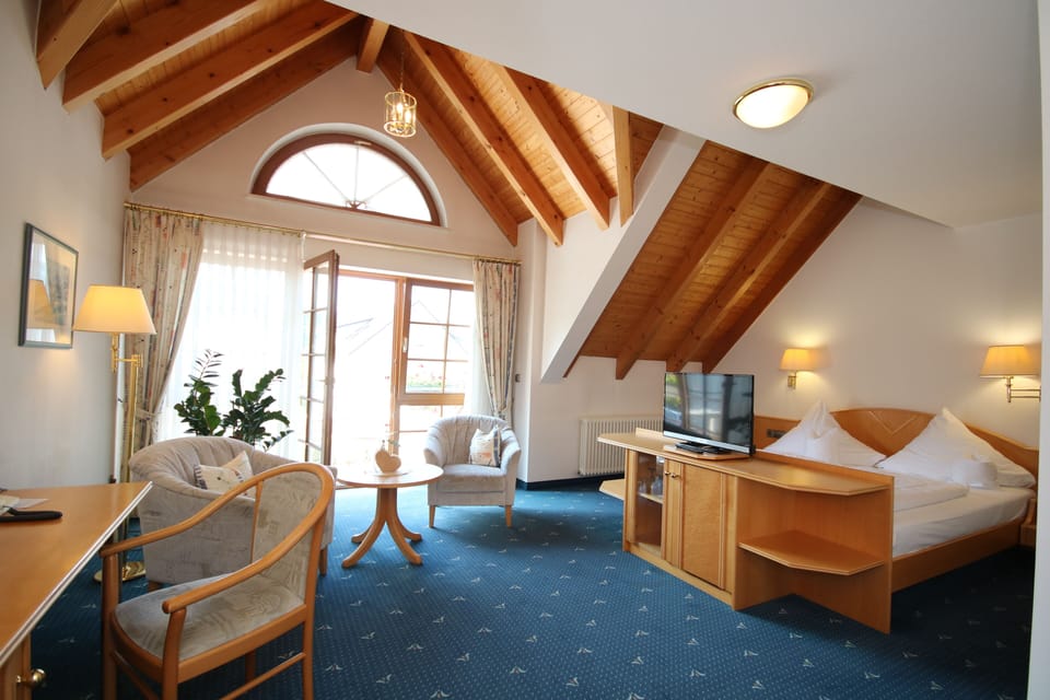 Comfort Double Room | Living area | LED TV