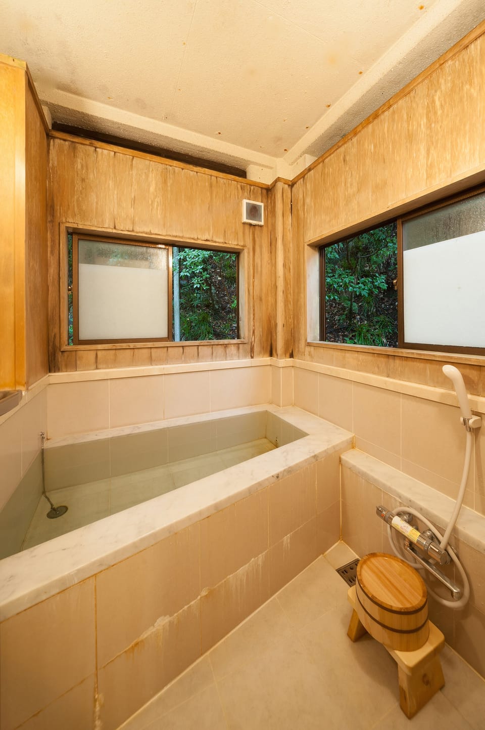 Room Type B | Bathroom | Free toiletries, hair dryer, towels, toilet paper