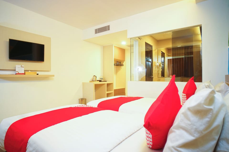 Standard Twin Room | Desk, WiFi (free), bed sheets