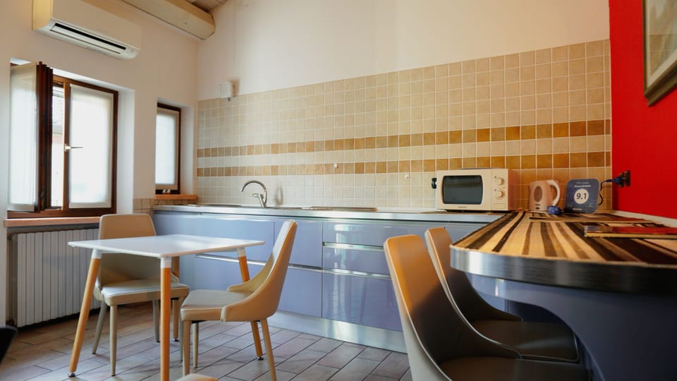 Deluxe Apartment, kitchen, terrace | Private kitchen | Cookware/dishes/utensils
