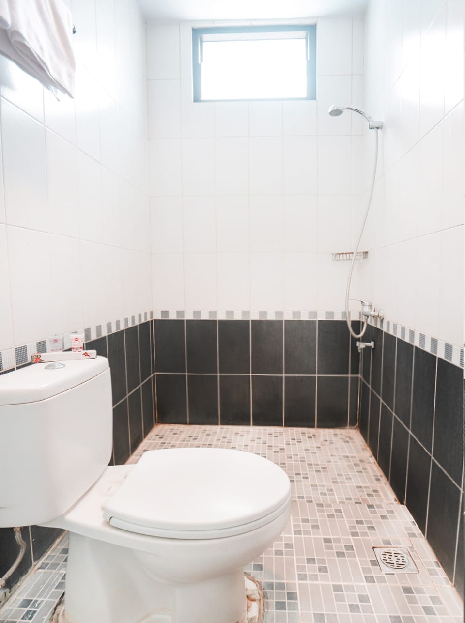 Shower, rainfall showerhead, towels