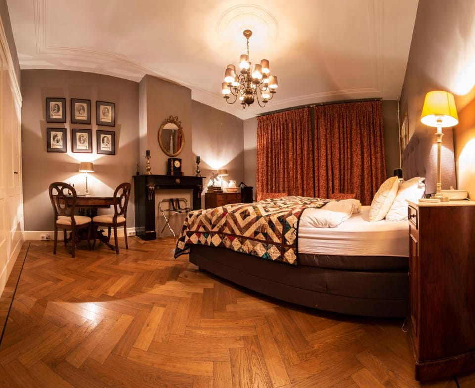2 bedrooms, premium bedding, minibar, individually decorated