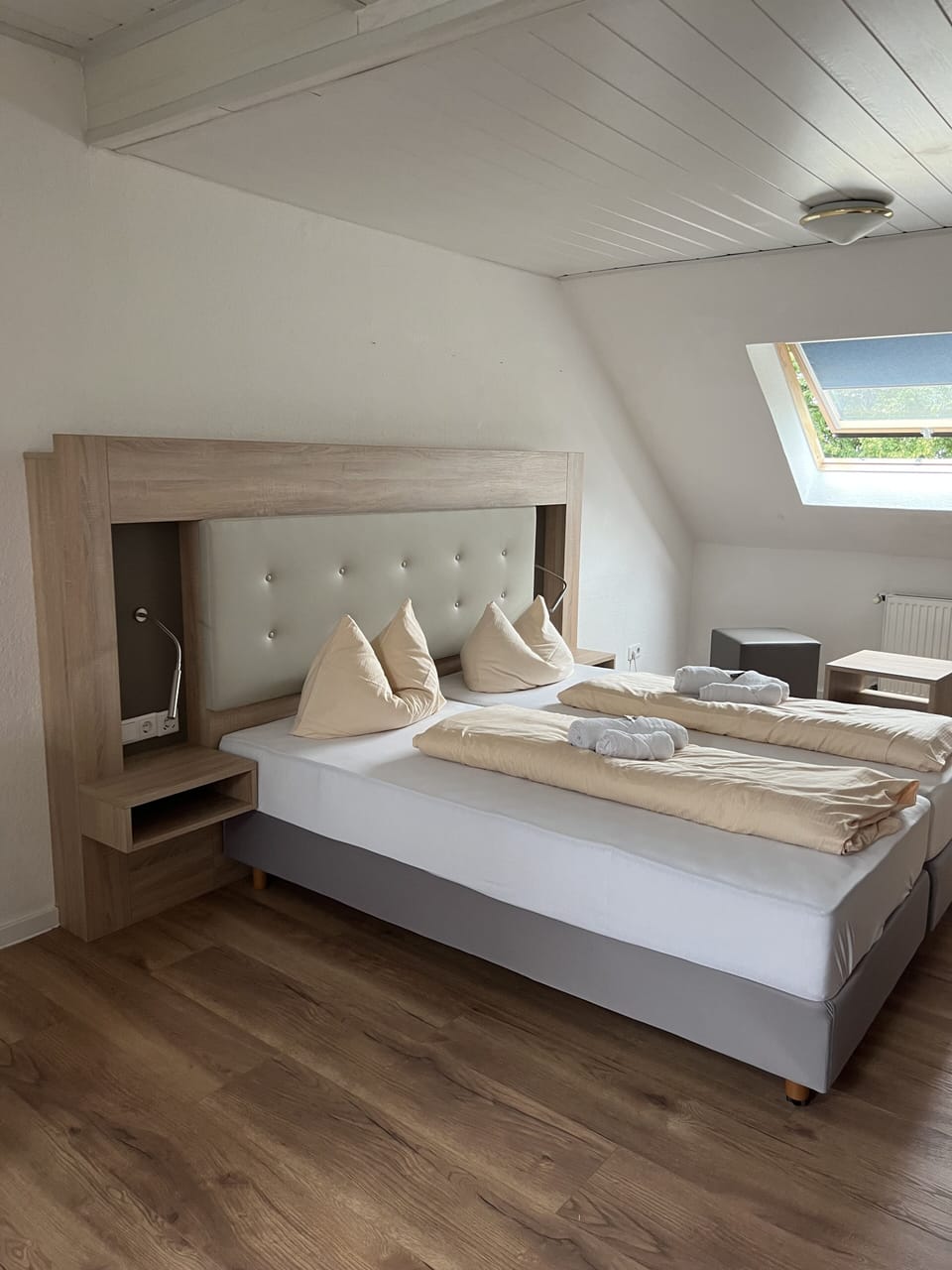 Quadruple Room | Minibar, desk, free WiFi, bed sheets