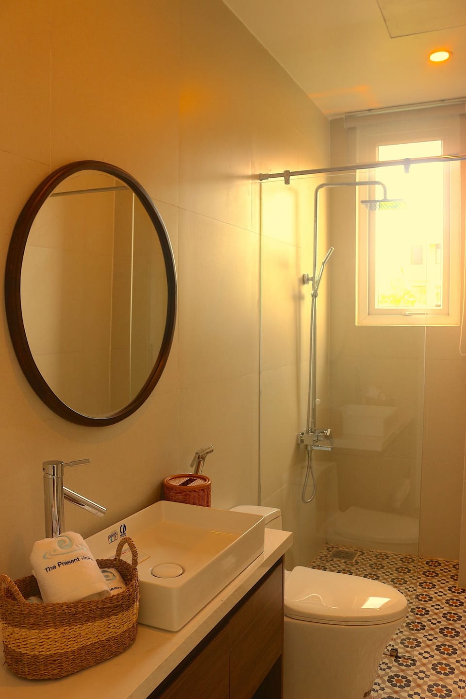 Peaceful Studio | Bathroom amenities | Shower, rainfall showerhead, free toiletries, hair dryer