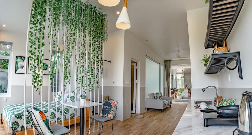 Refreshing Studio | Private kitchenette | Fridge, microwave, electric kettle