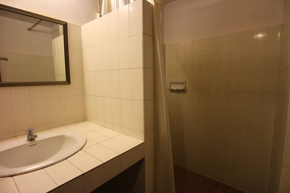 Family Room, Non Smoking | Bathroom | Shower, rainfall showerhead, free toiletries, towels