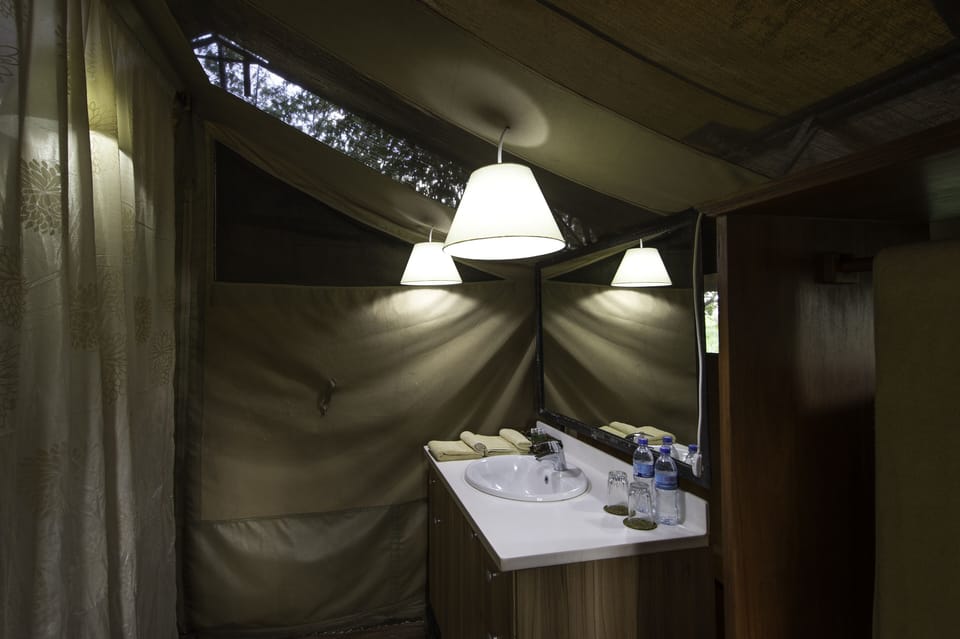 Luxury Tent Single/Double | Bathroom sink