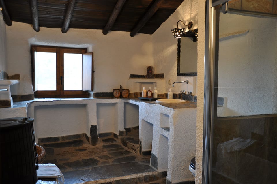 Suite, 2 Bedrooms | Bathroom | Shower, free toiletries, hair dryer, towels