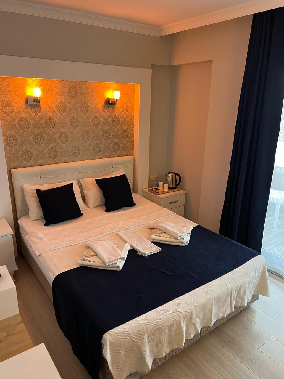 Minibar, in-room safe, soundproofing, free WiFi