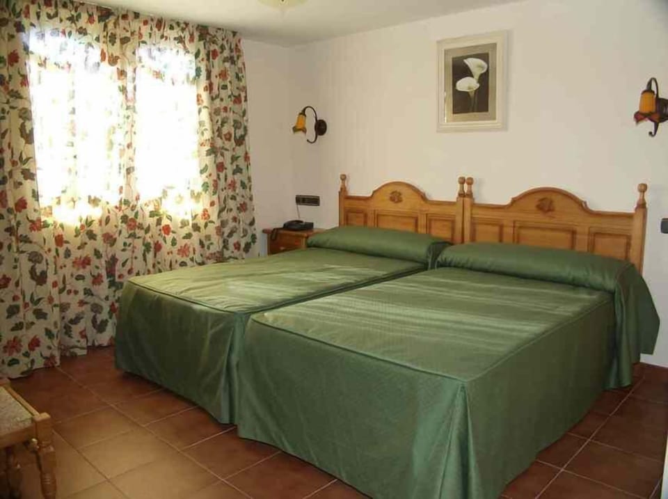 Individually decorated, blackout drapes, free WiFi, bed sheets